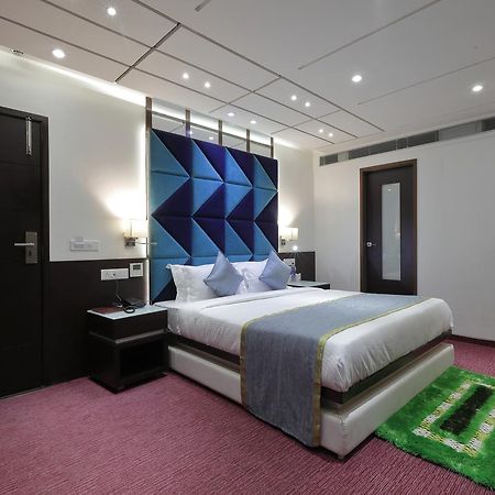 אחמדאבאד Hotel Pragati The Grand מראה חיצוני תמונה