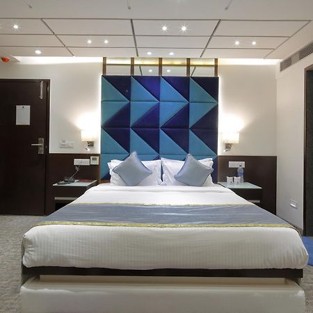 אחמדאבאד Hotel Pragati The Grand מראה חיצוני תמונה