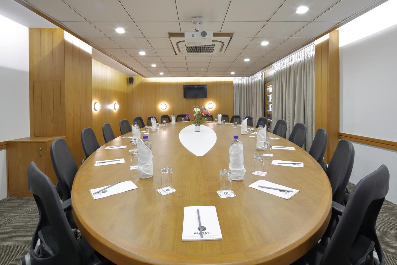 אחמדאבאד Hotel Pragati The Grand מראה חיצוני תמונה