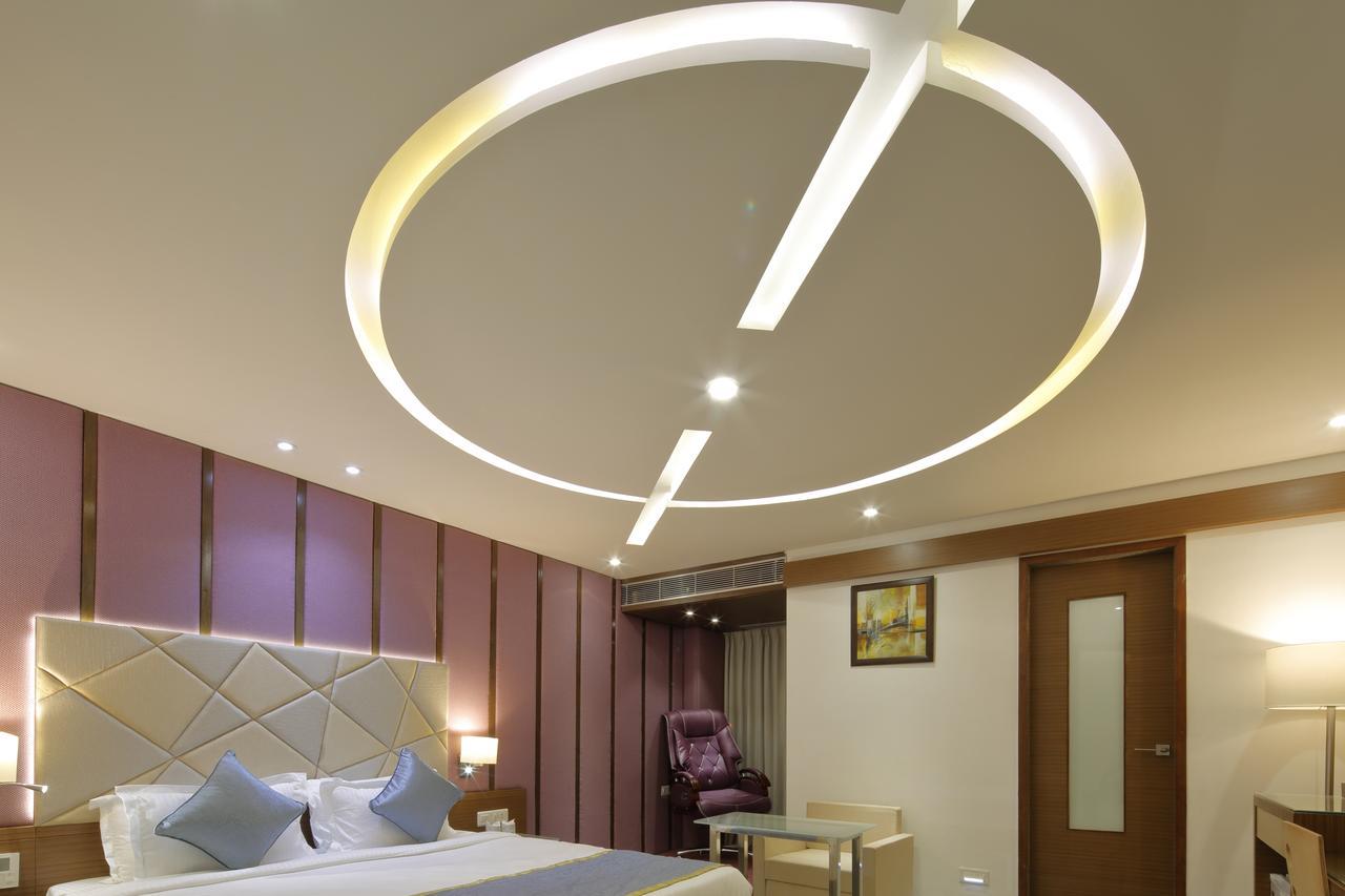 אחמדאבאד Hotel Pragati The Grand מראה חיצוני תמונה