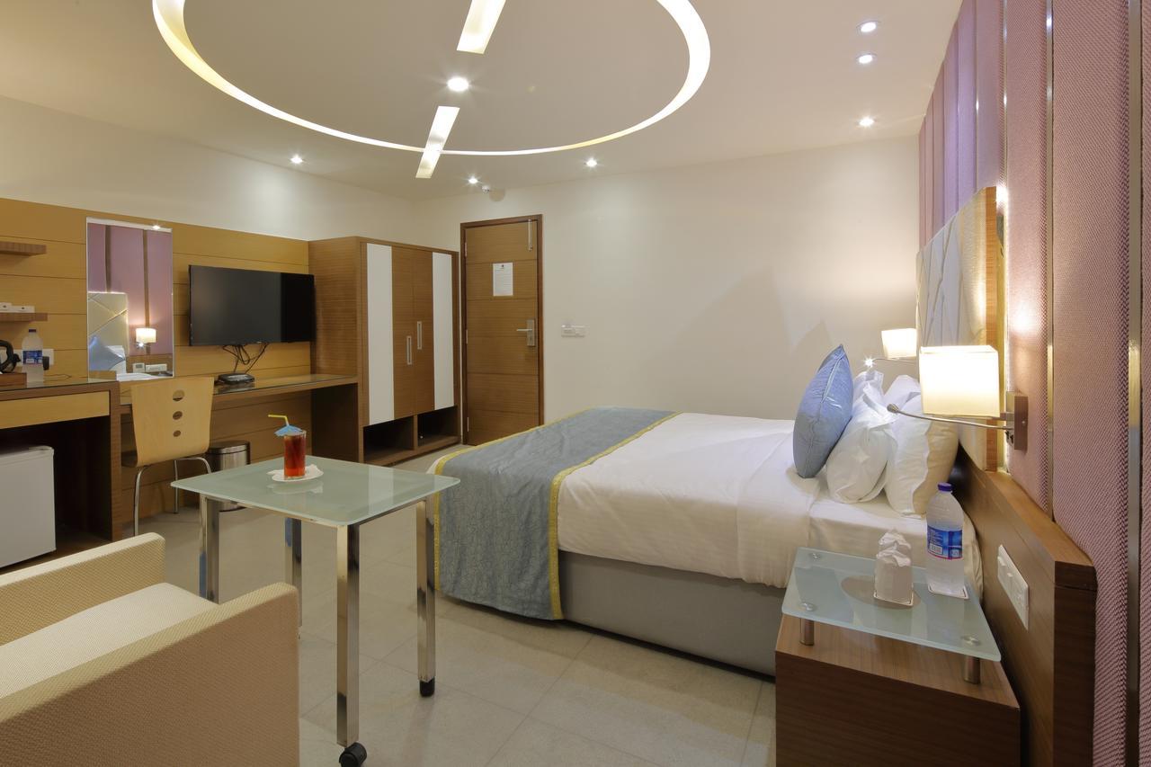 אחמדאבאד Hotel Pragati The Grand מראה חיצוני תמונה