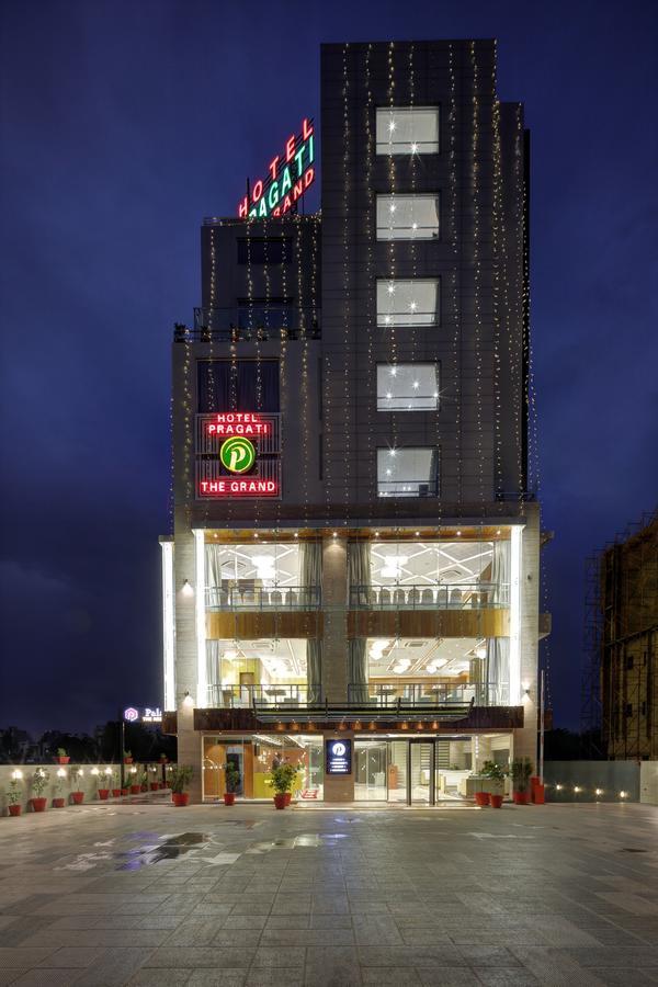 אחמדאבאד Hotel Pragati The Grand מראה חיצוני תמונה