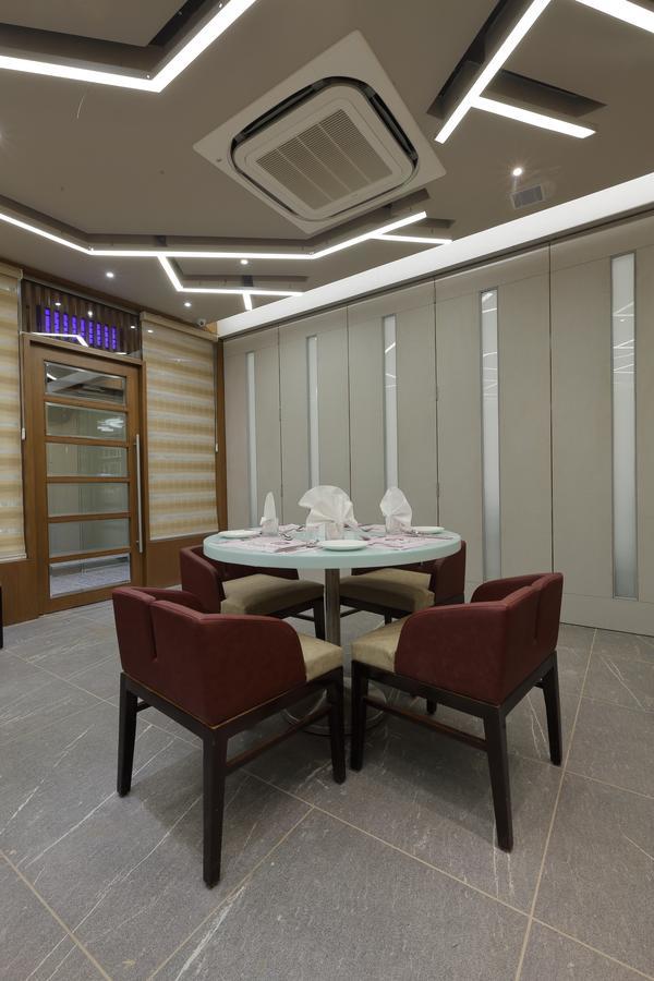 אחמדאבאד Hotel Pragati The Grand מראה חיצוני תמונה