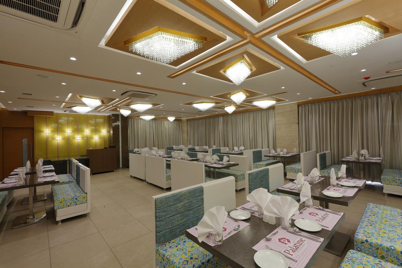 אחמדאבאד Hotel Pragati The Grand מראה חיצוני תמונה