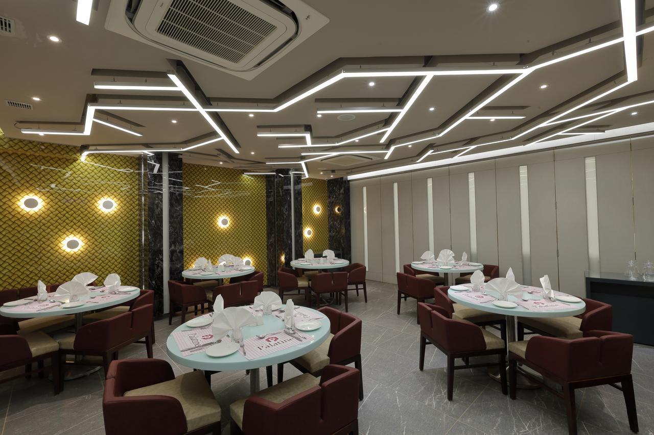 אחמדאבאד Hotel Pragati The Grand מראה חיצוני תמונה