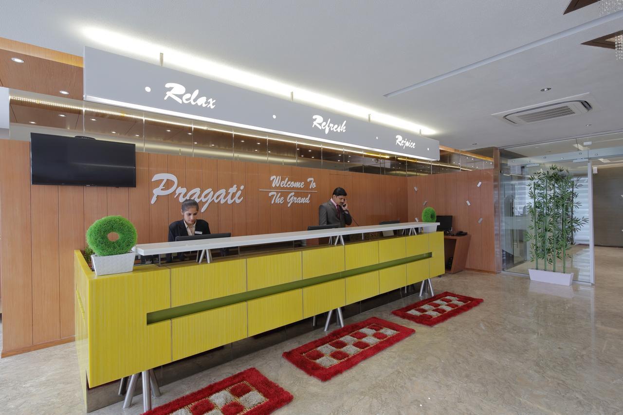 אחמדאבאד Hotel Pragati The Grand מראה חיצוני תמונה