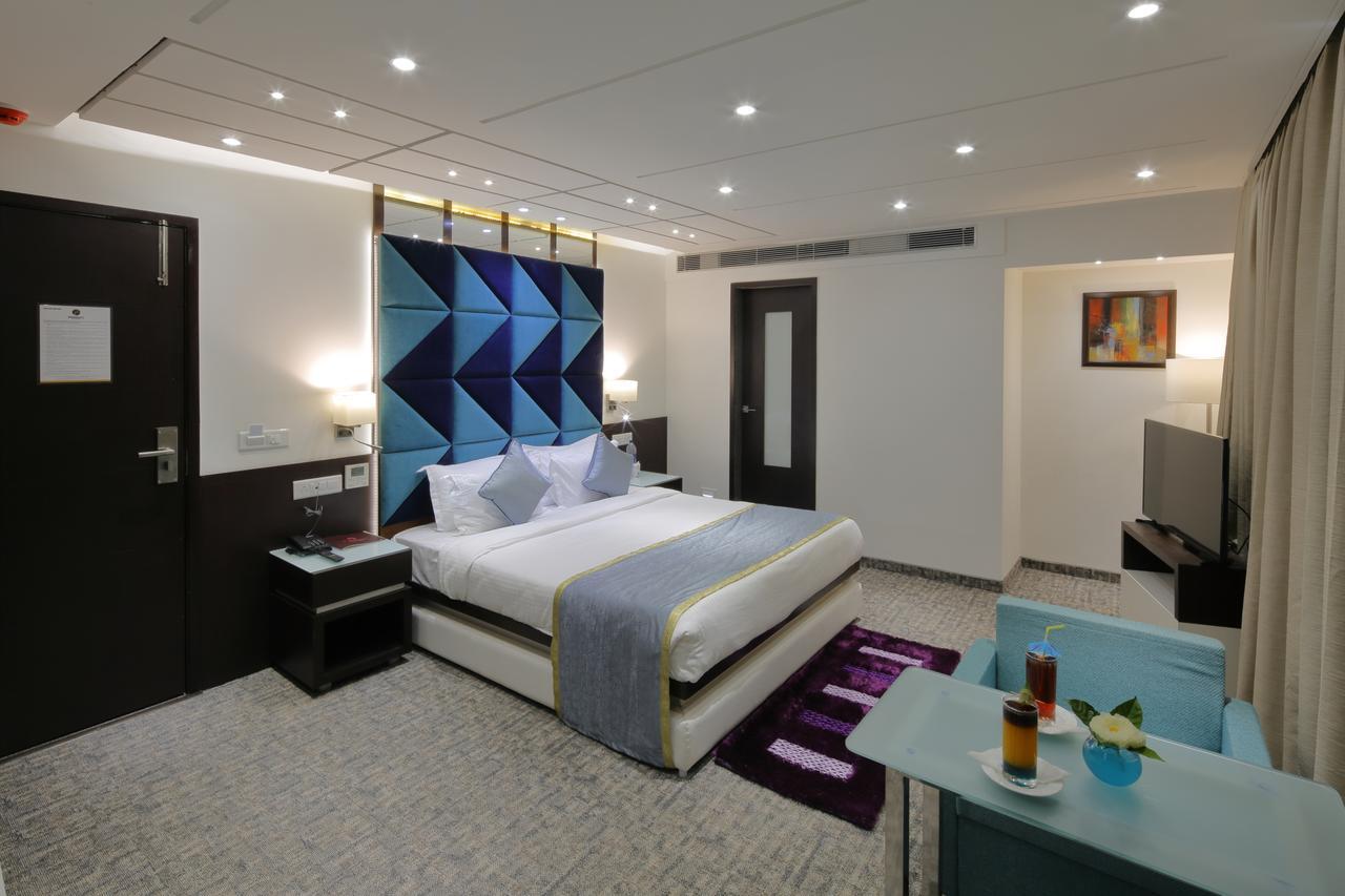 אחמדאבאד Hotel Pragati The Grand מראה חיצוני תמונה