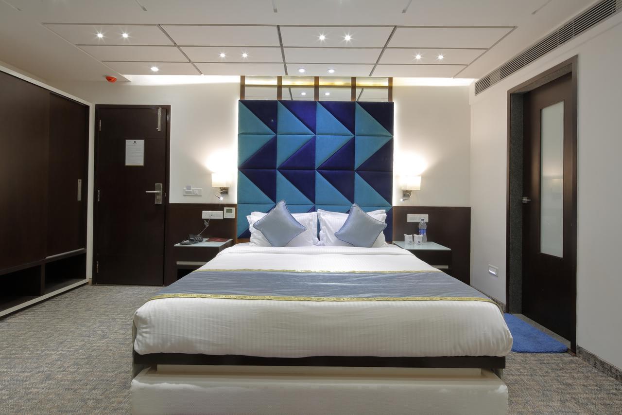 אחמדאבאד Hotel Pragati The Grand מראה חיצוני תמונה