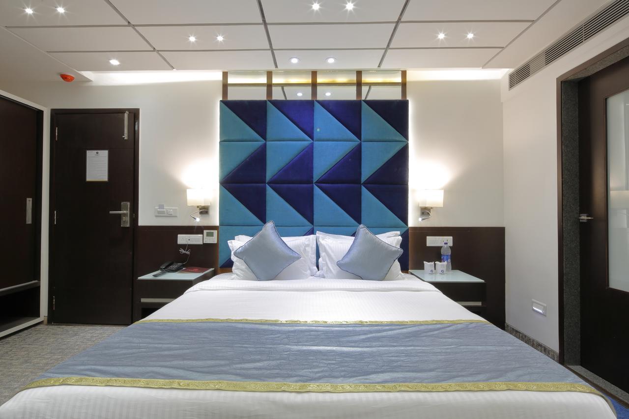 אחמדאבאד Hotel Pragati The Grand מראה חיצוני תמונה