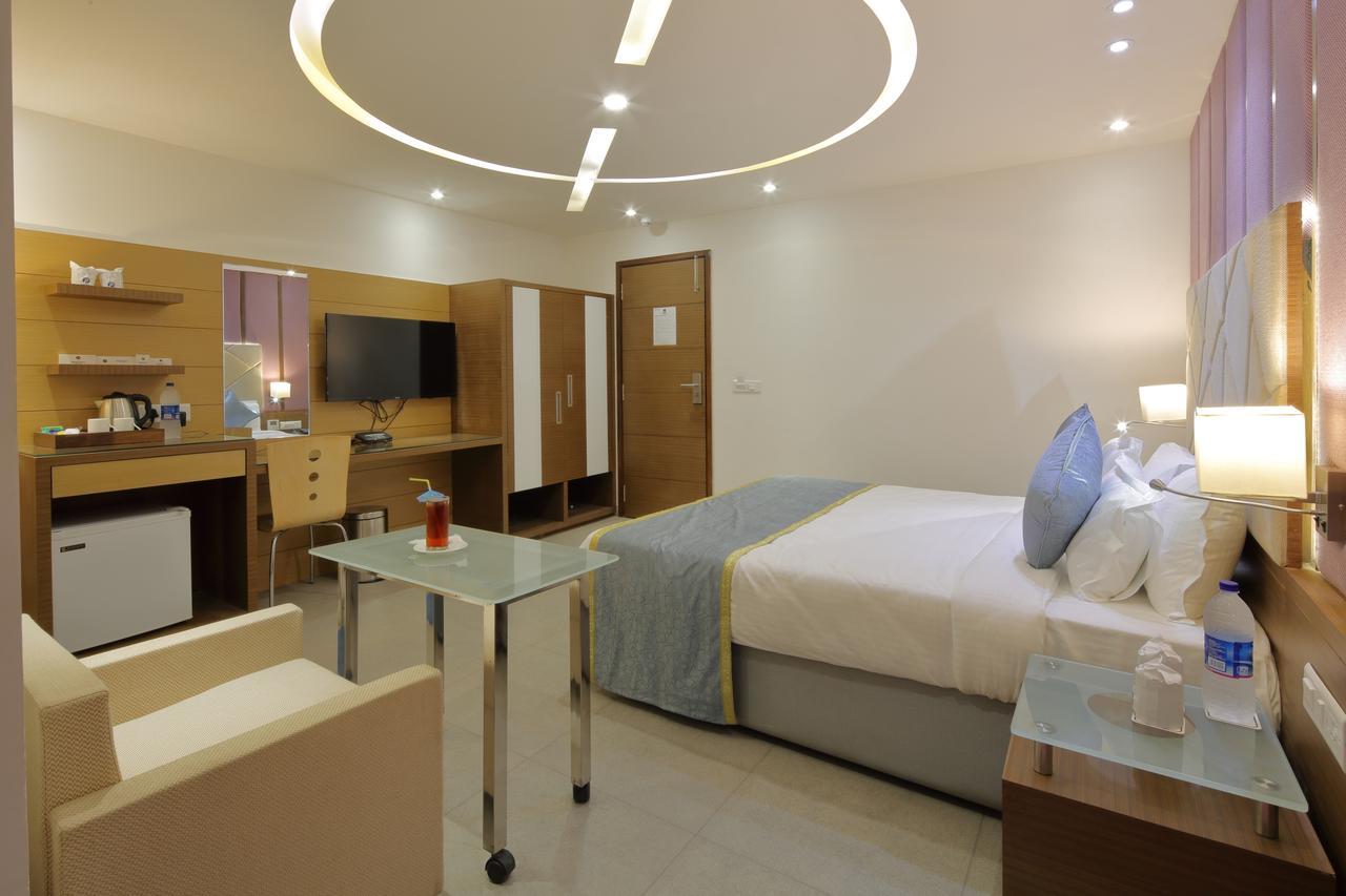 אחמדאבאד Hotel Pragati The Grand מראה חיצוני תמונה