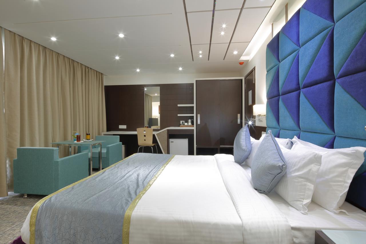 אחמדאבאד Hotel Pragati The Grand מראה חיצוני תמונה