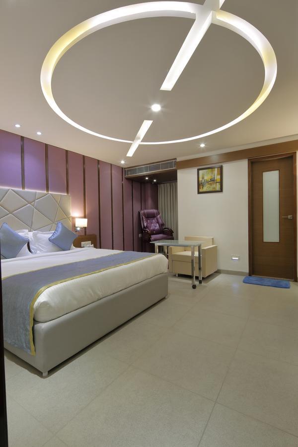 אחמדאבאד Hotel Pragati The Grand מראה חיצוני תמונה